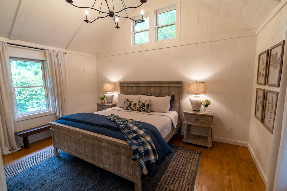 Photo of Bedroom in Robbinsville