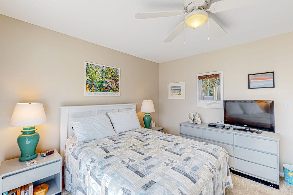 Photo of Others in Pine Knoll Shores