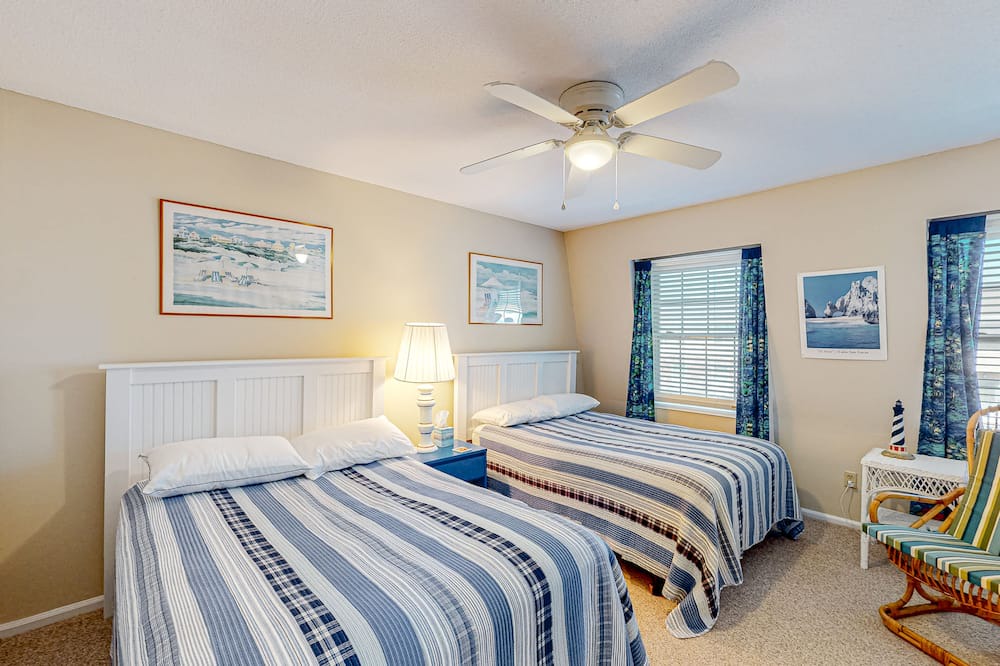 Photo of Others in Pine Knoll Shores