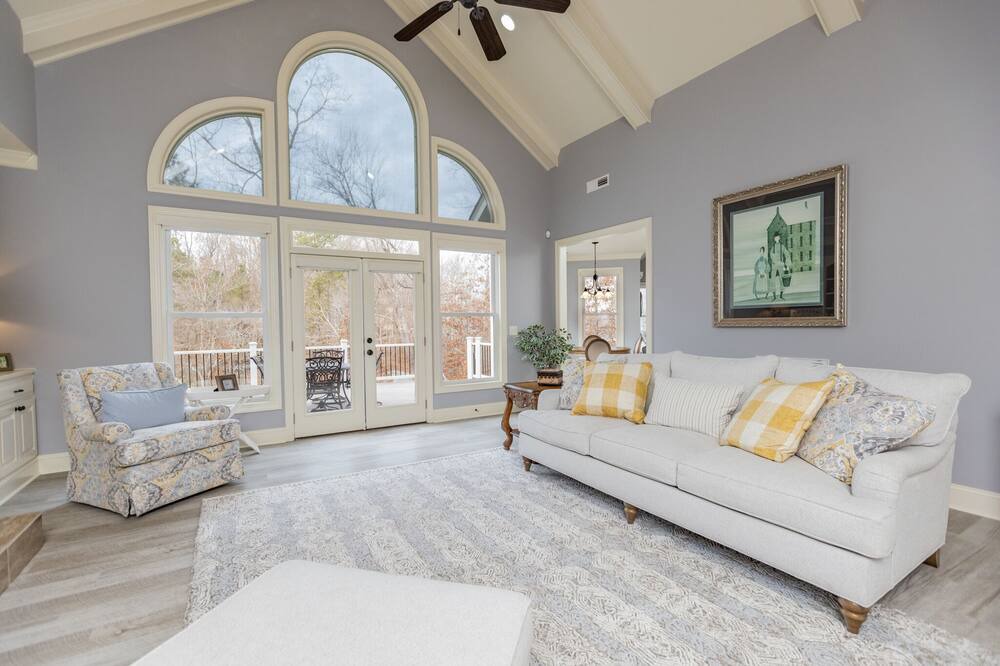 Photo of Livingroom in Olde Ferry Estates
