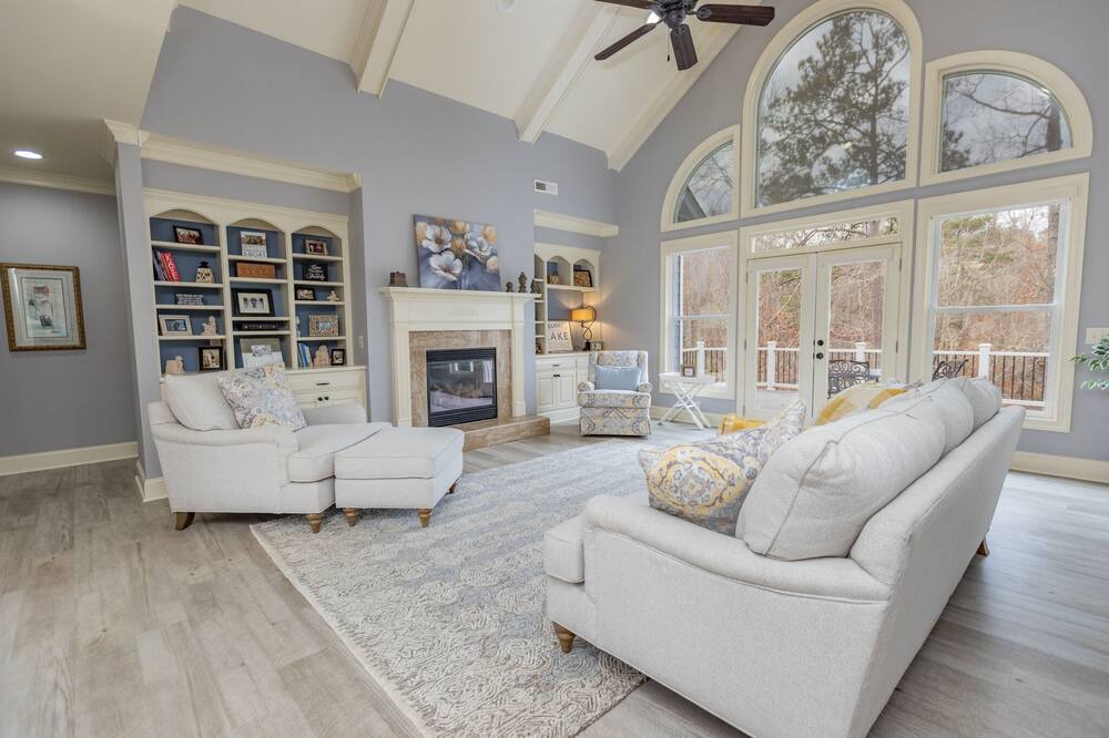 Photo of Livingroom in Olde Ferry Estates