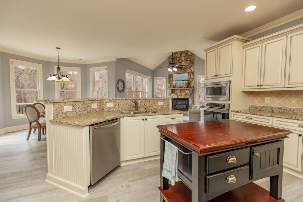 Photo of Kitchen in Olde Ferry Estates