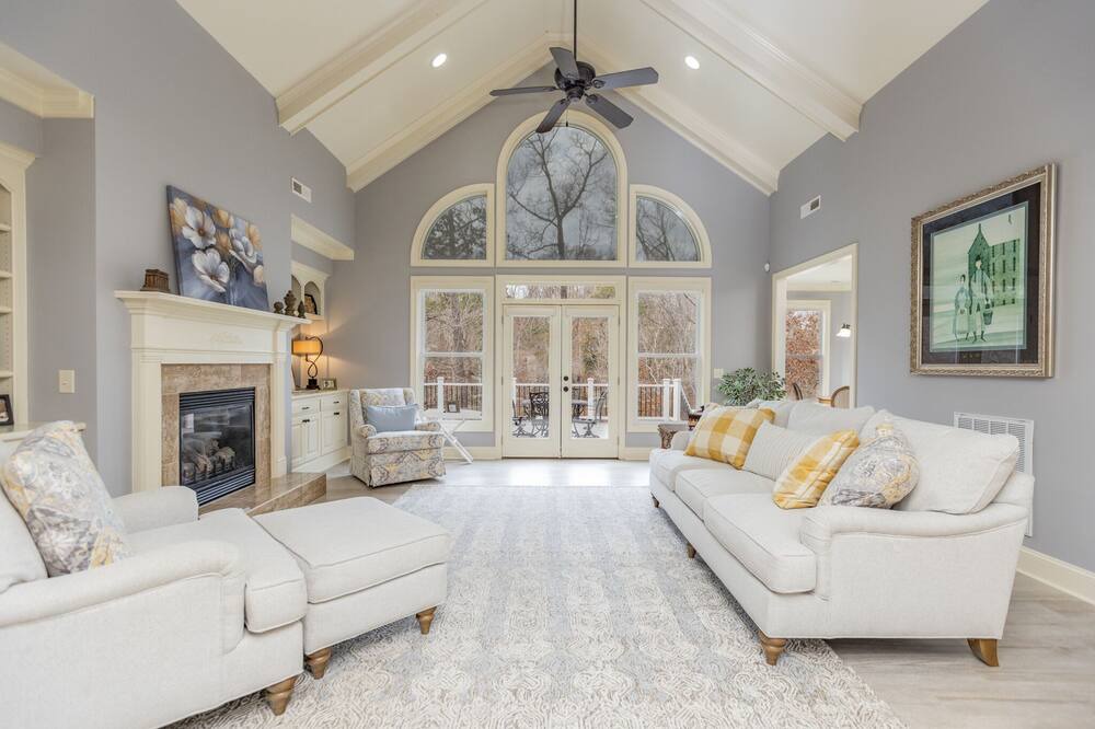 Photo of Livingroom in Olde Ferry Estates