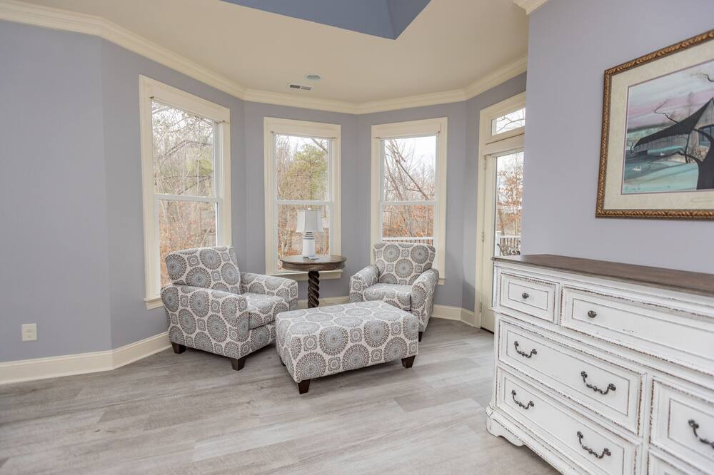 Photo of Livingroom in Olde Ferry Estates