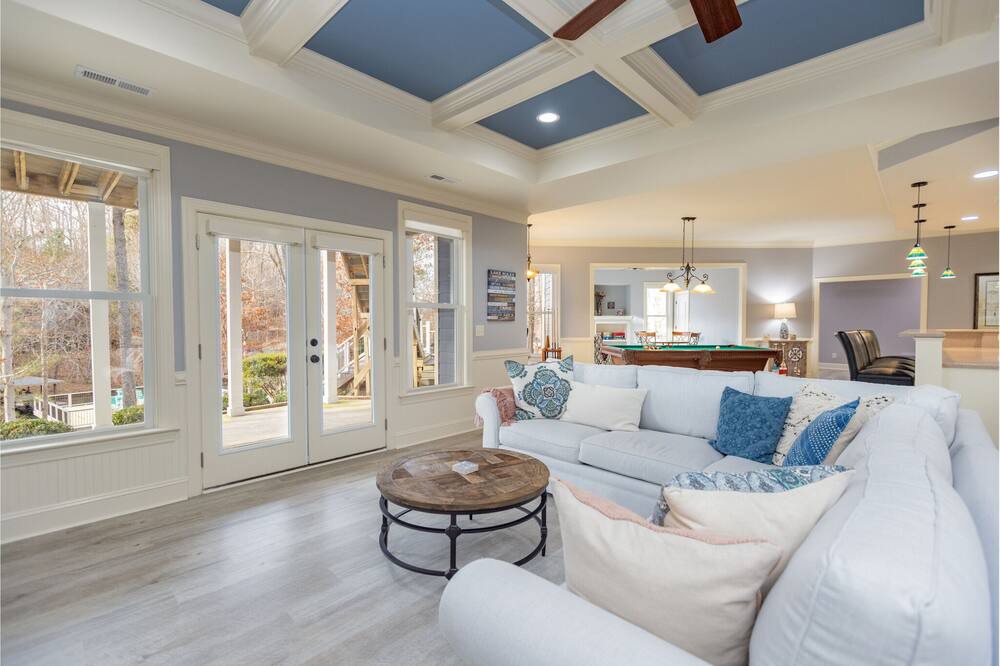 Photo of Livingroom in Olde Ferry Estates