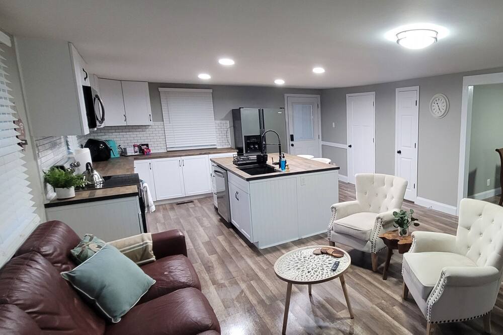 Photo of Livingroom in Southwest Raleigh