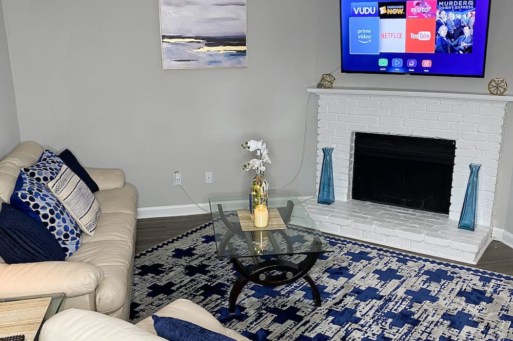 Photo of Livingroom in North Raleigh