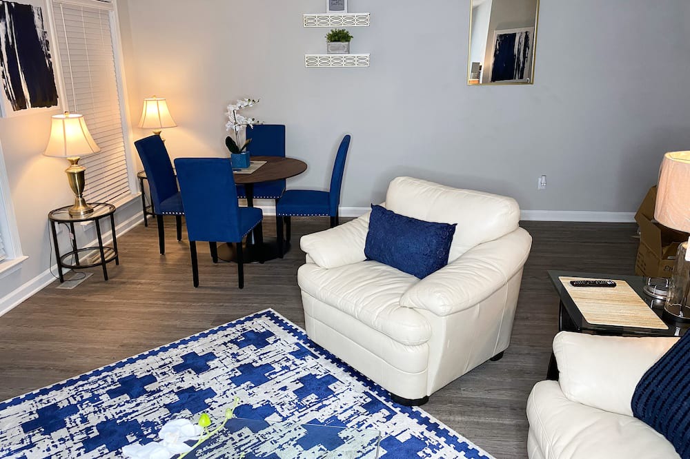 Photo of Livingroom in North Raleigh
