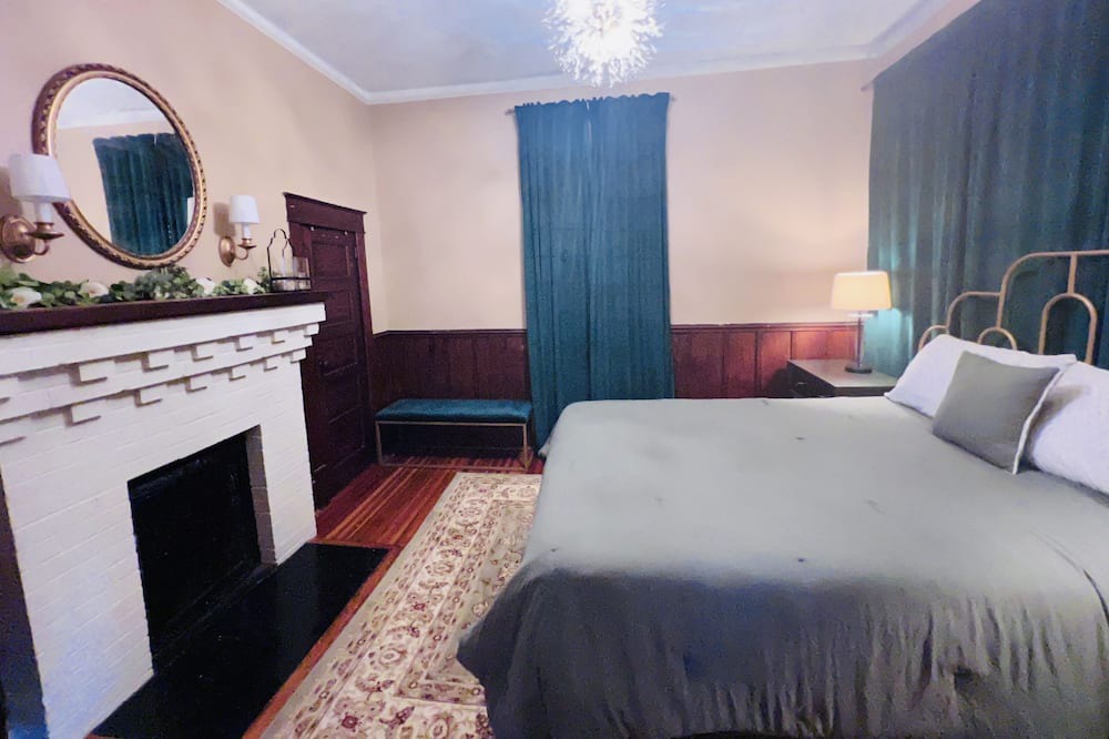Photo of Bedroom in Jonesville