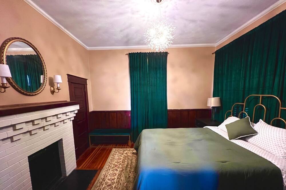 Photo of Bedroom in Jonesville