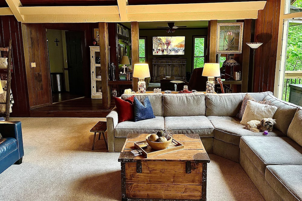 Photo of Livingroom in Hoover