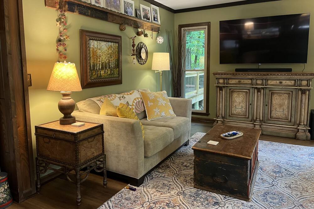 Photo of Livingroom in Hoover