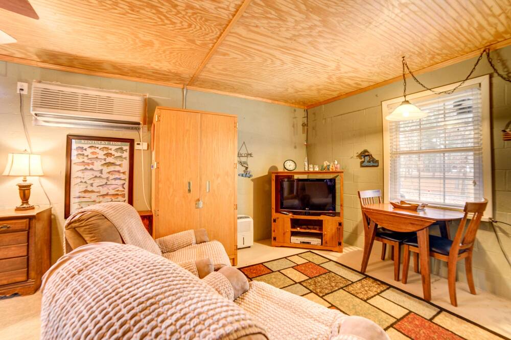 Photo of Livingroom in New Concord