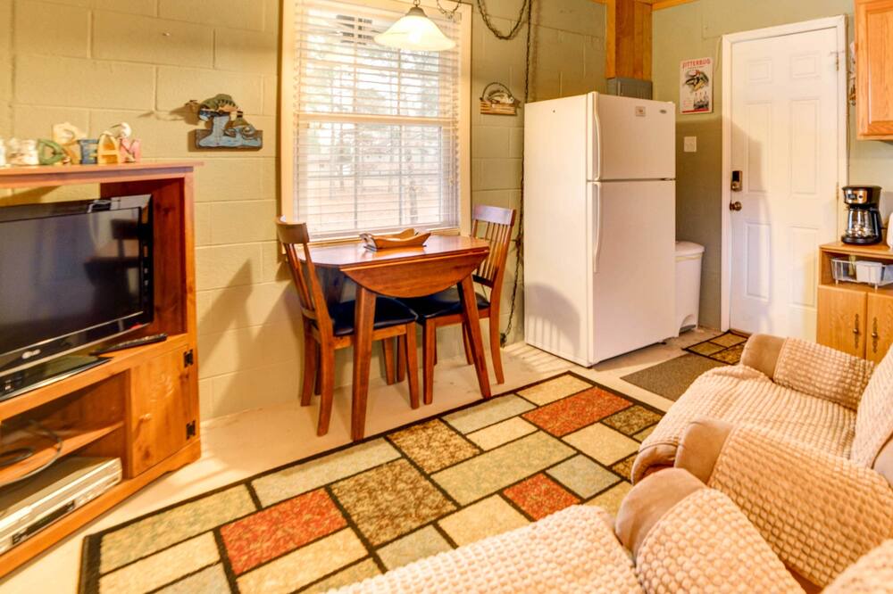 Photo of Livingroom in New Concord