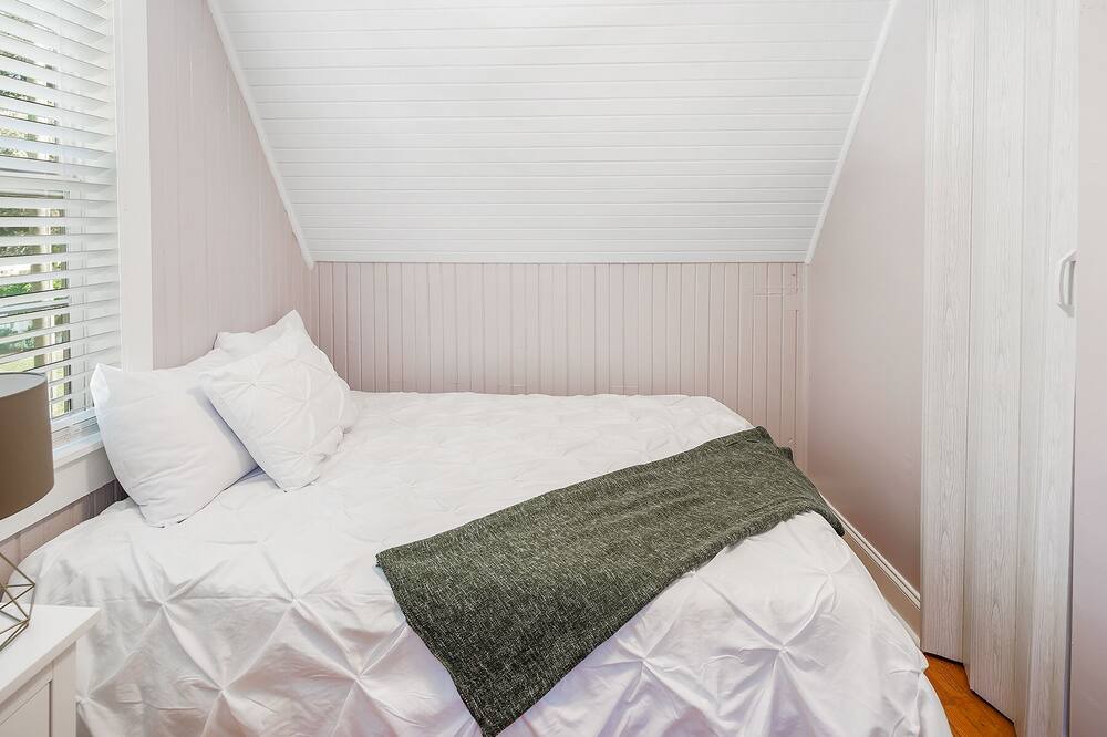 Photo of Bedroom in Belmont