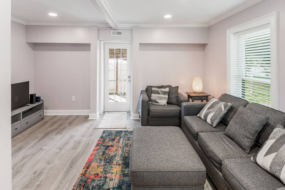 Photo of Livingroom in Belmont