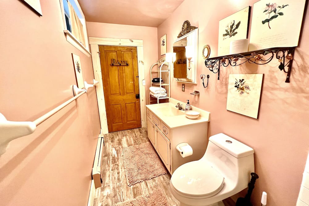 Photo of Bathroom in Gerton