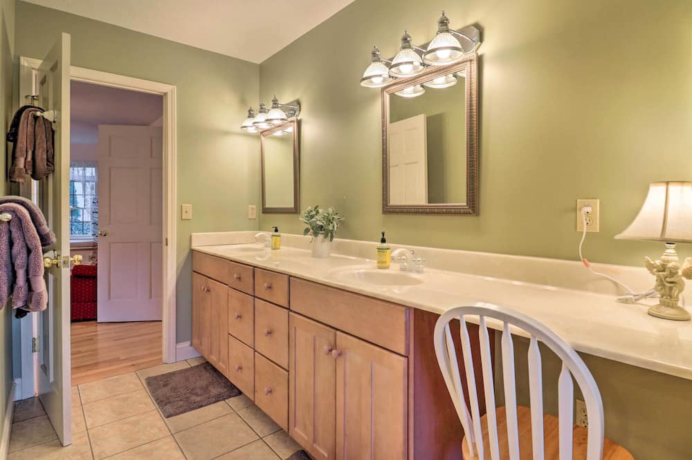 Photo of Bathroom in Valley Creek Run