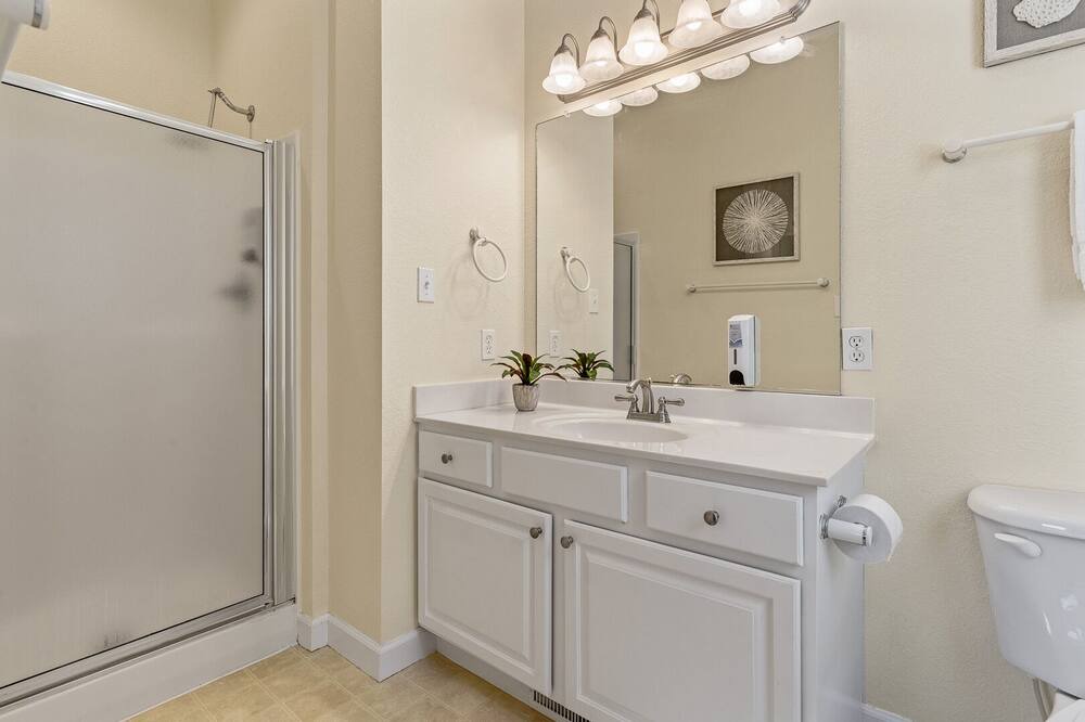 Photo of Bathroom in Manteo
