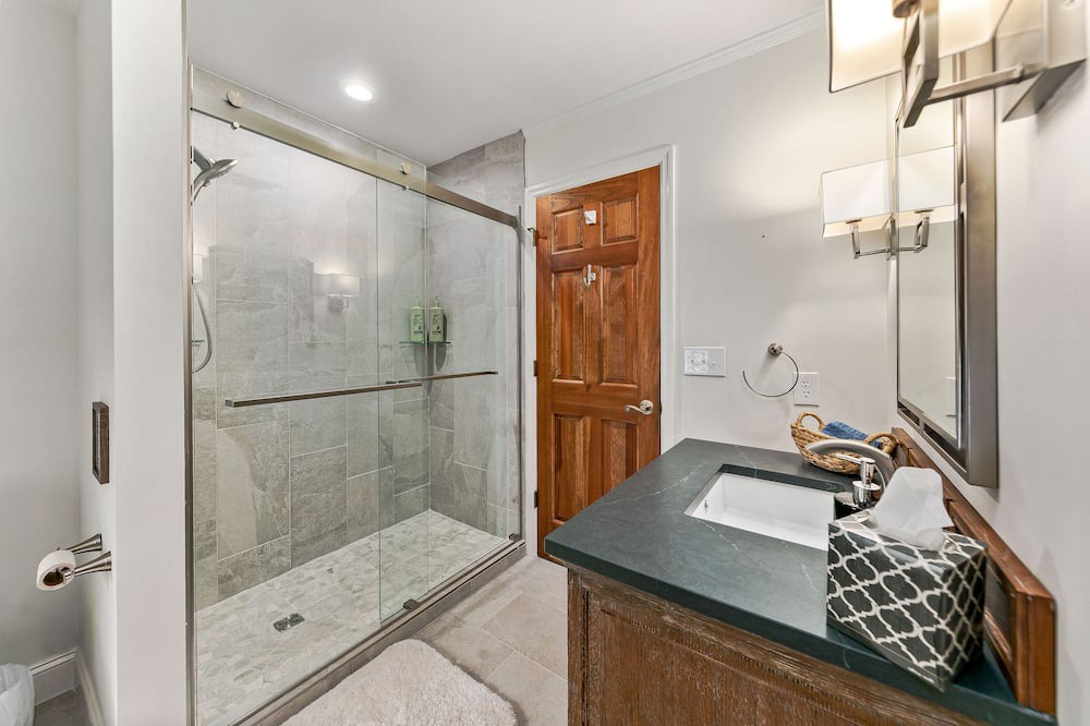 Photo of Bathroom in Laurel Park