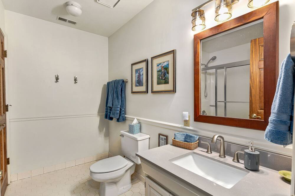 Photo of Bathroom in Laurel Park