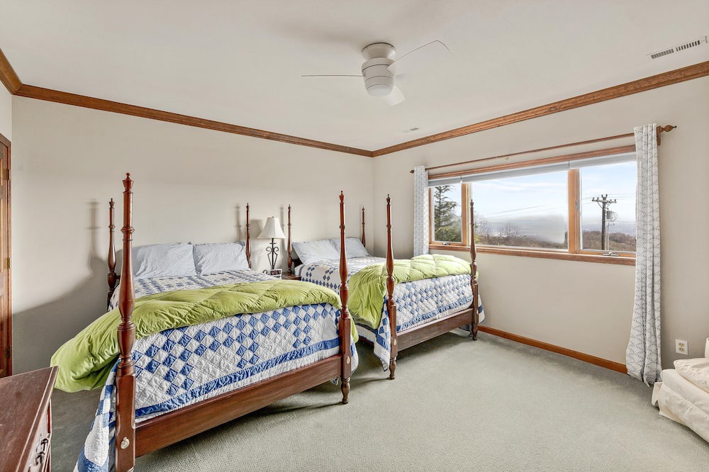 Photo of Bedroom in Laurel Park