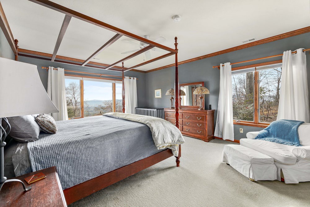 Photo of Bedroom in Laurel Park