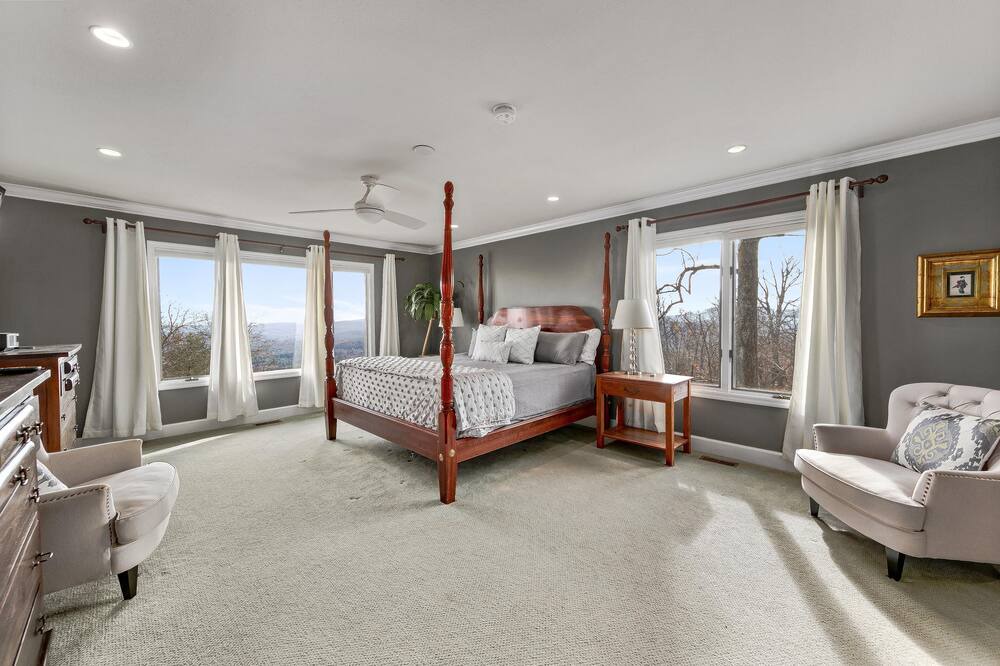 Photo of Bedroom in Laurel Park