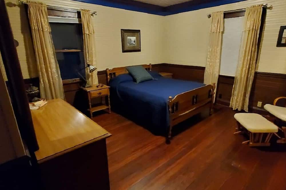 Photo of Bedroom in Mars Hill