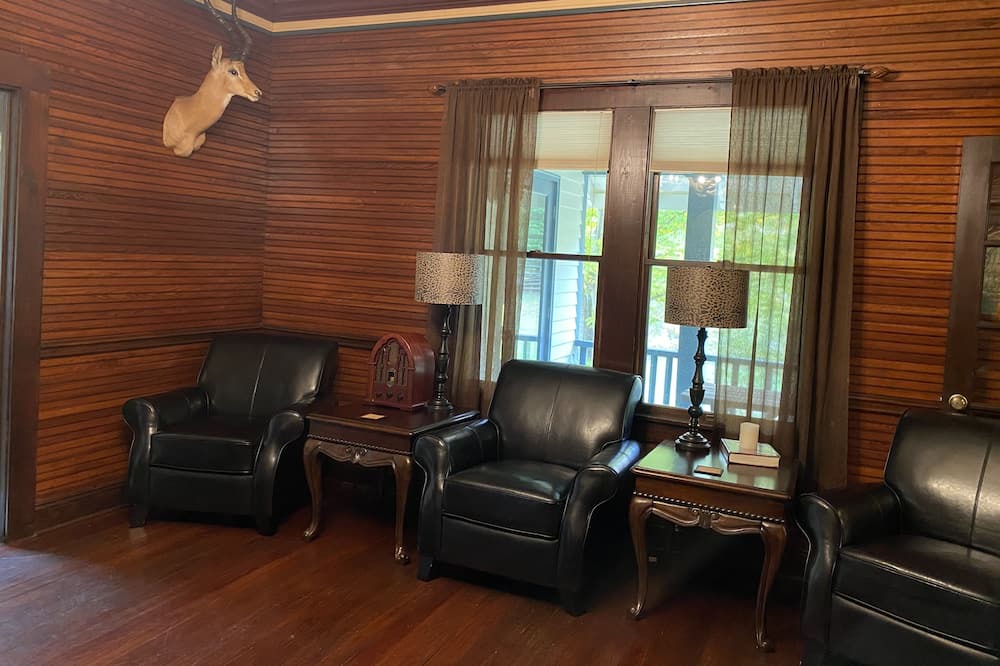 Photo of Livingroom in Mars Hill
