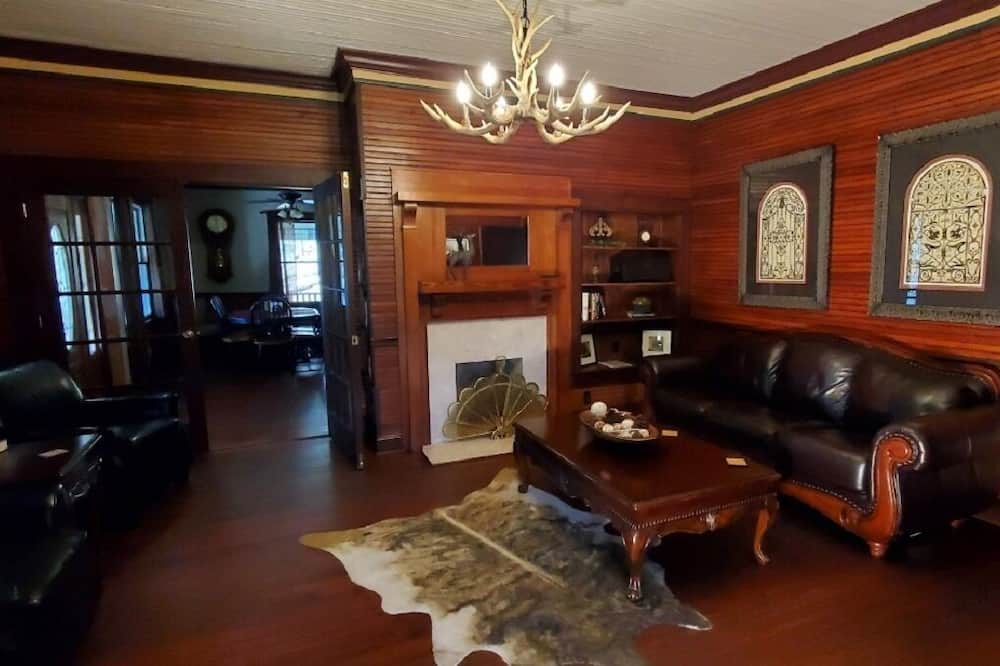 Photo of Livingroom in Mars Hill