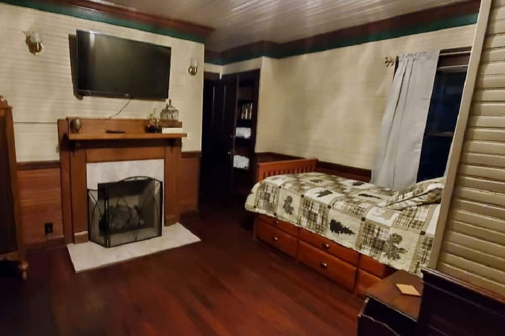 Photo of Bedroom in Mars Hill