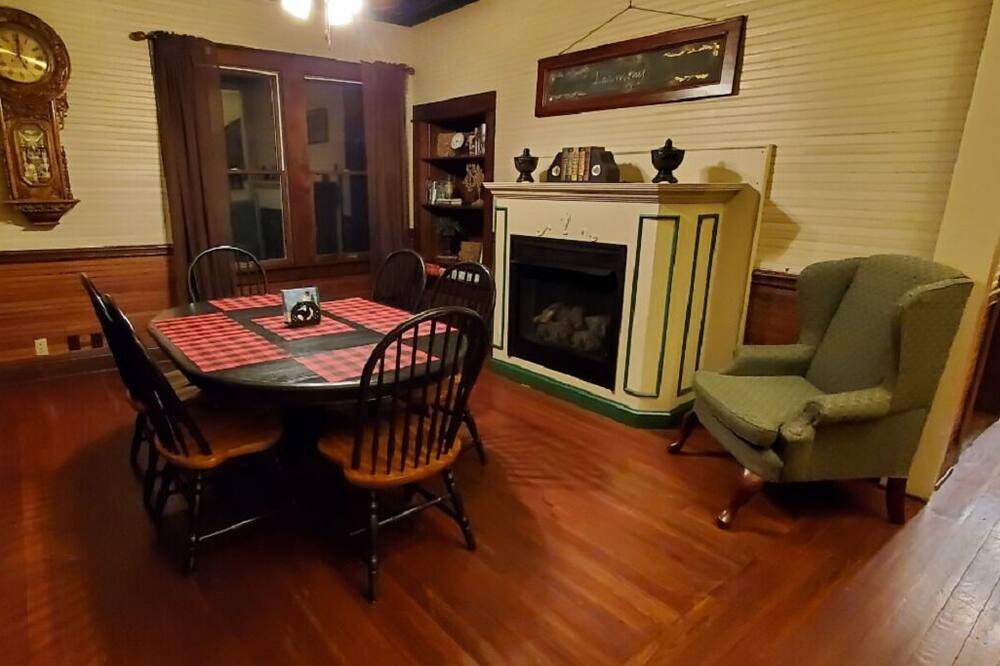 Photo of Livingroom in Mars Hill