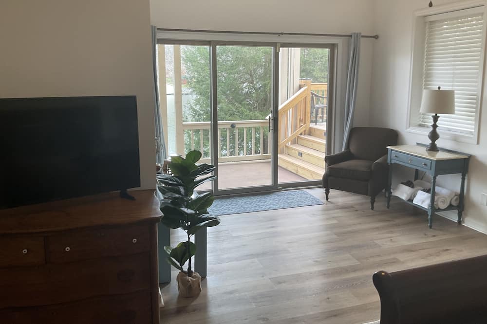 Photo of Livingroom in Dixie - Berryhill