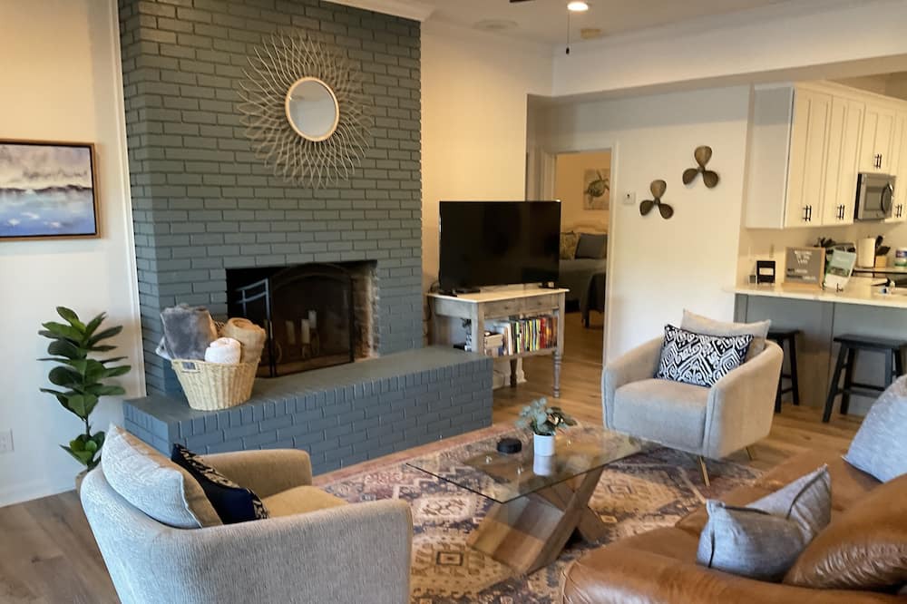 Photo of Livingroom in Dixie - Berryhill