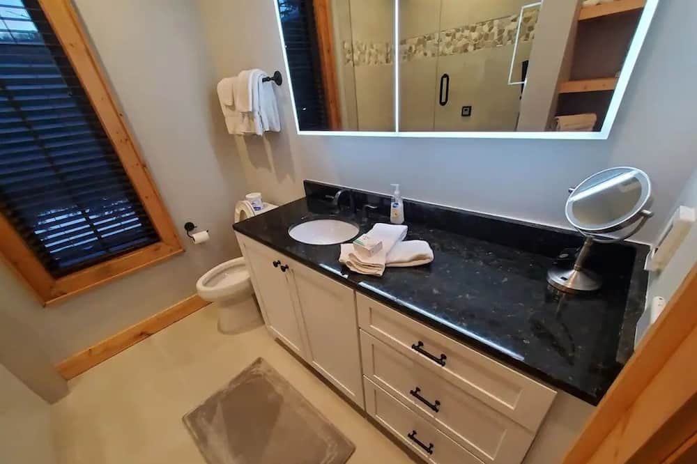 Photo of Bathroom in Glenville