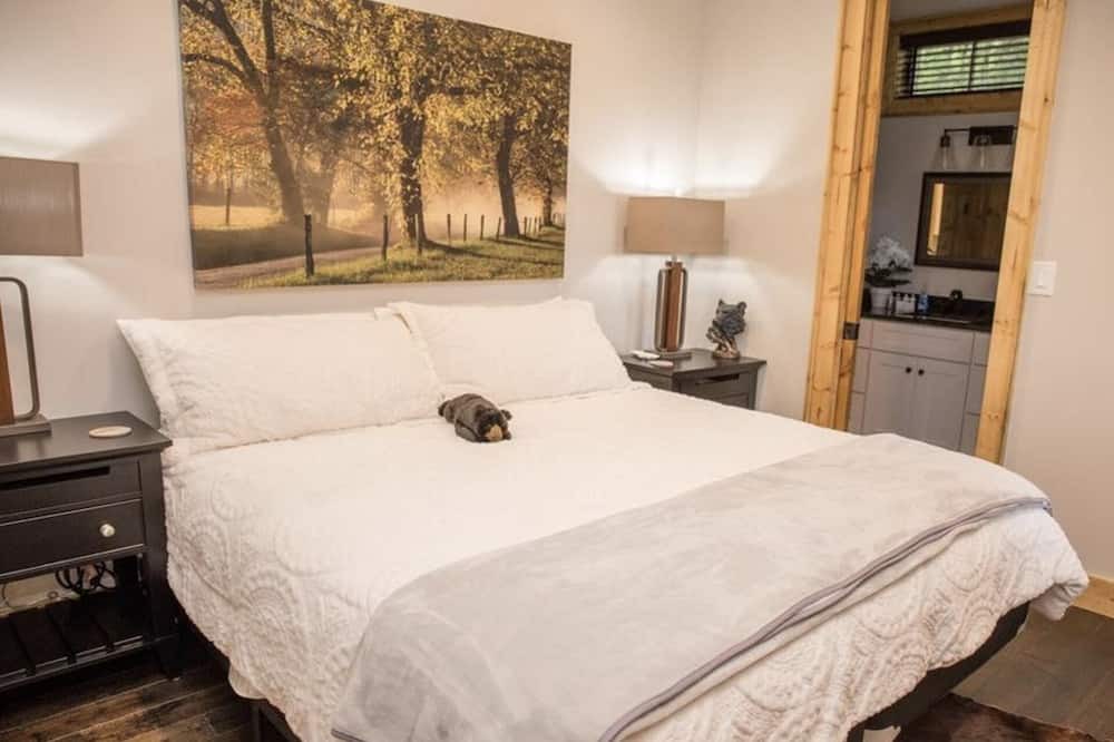 Photo of Bedroom in Glenville