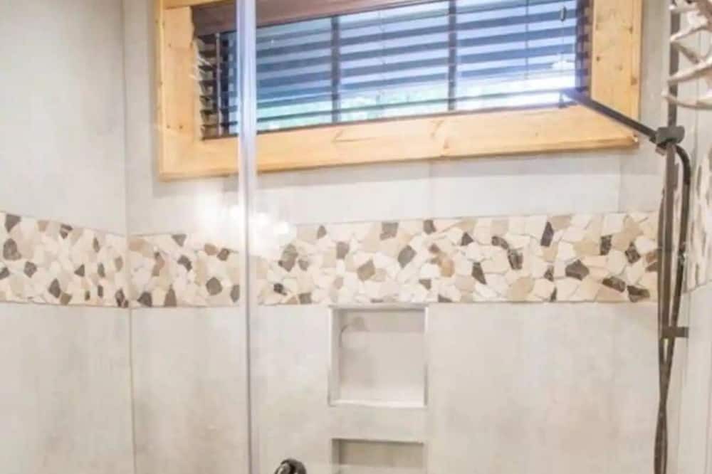 Photo of Bathroom in Glenville