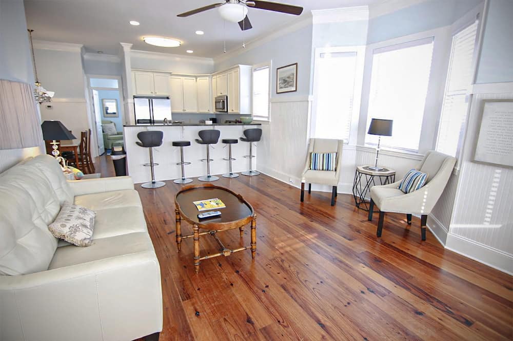 Photo of Livingroom in Wilmington Beach