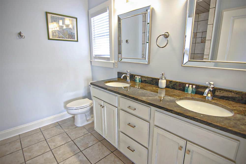 Photo of Bathroom in Wilmington Beach