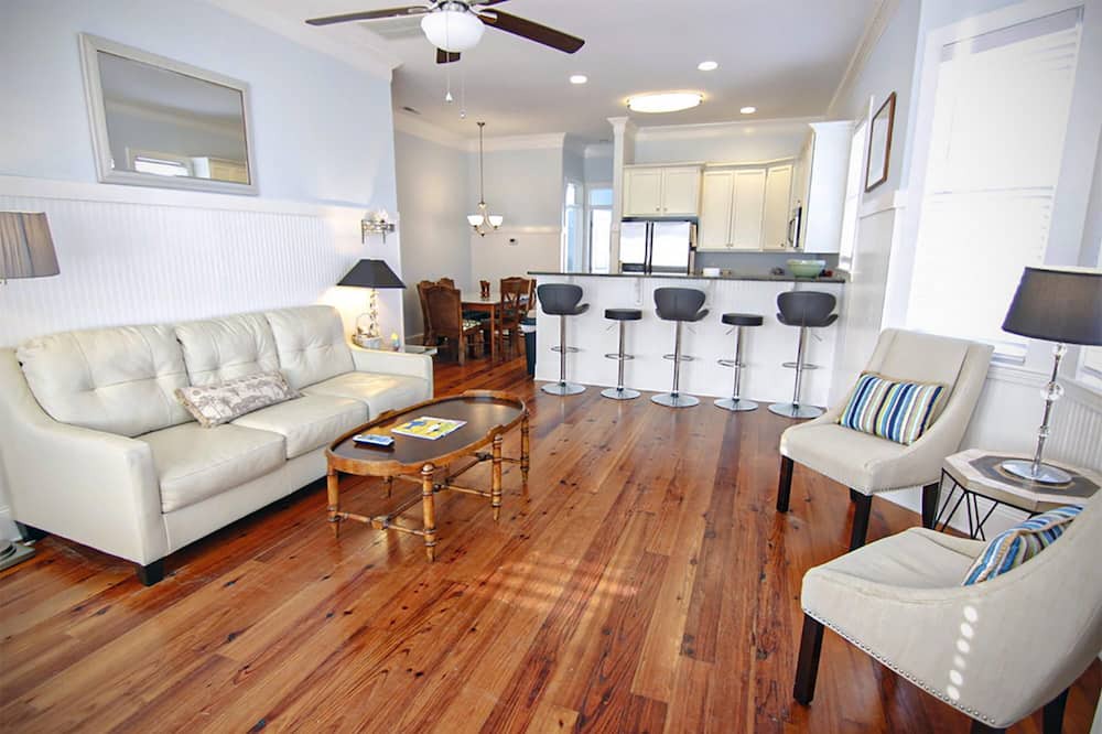 Photo of Livingroom in Wilmington Beach