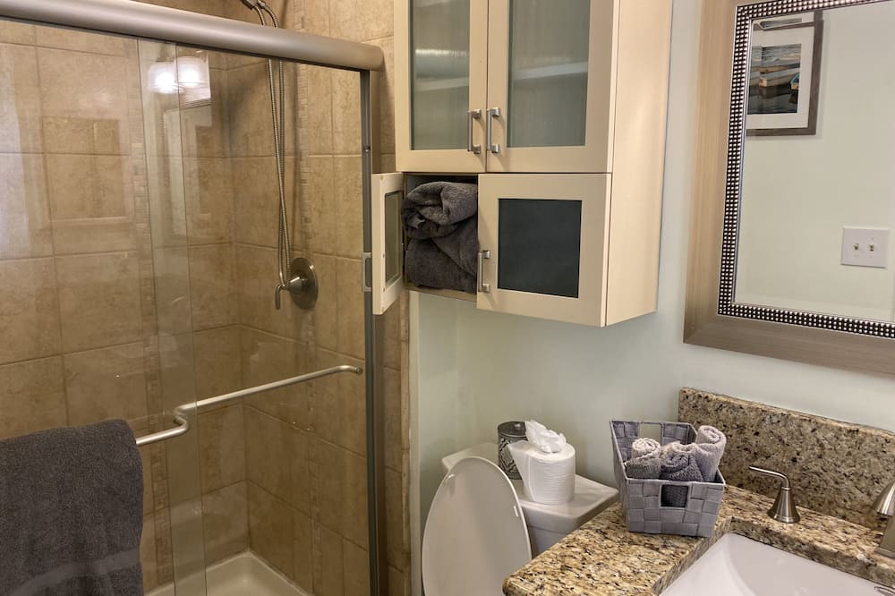Photo of Bathroom in Raintree