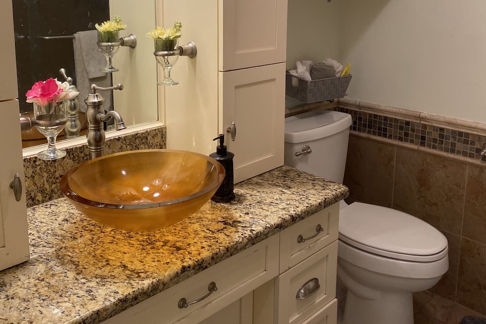 Photo of Bathroom in Raintree