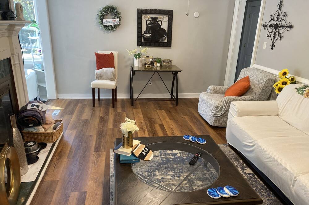 Photo of Livingroom in Raintree