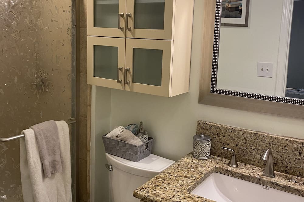 Photo of Bathroom in Raintree