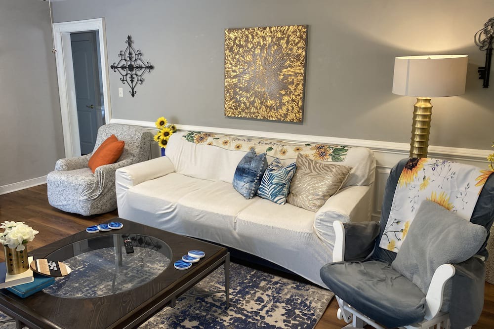 Photo of Livingroom in Raintree