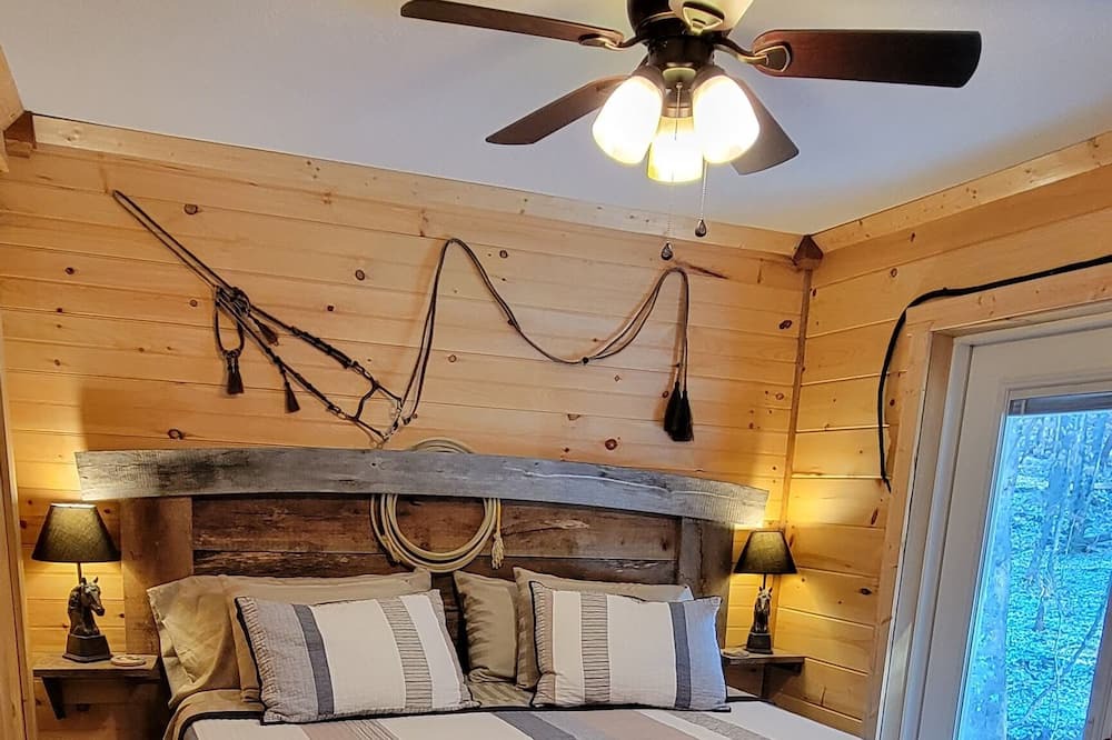 Photo of Bedroom in Hayesville
