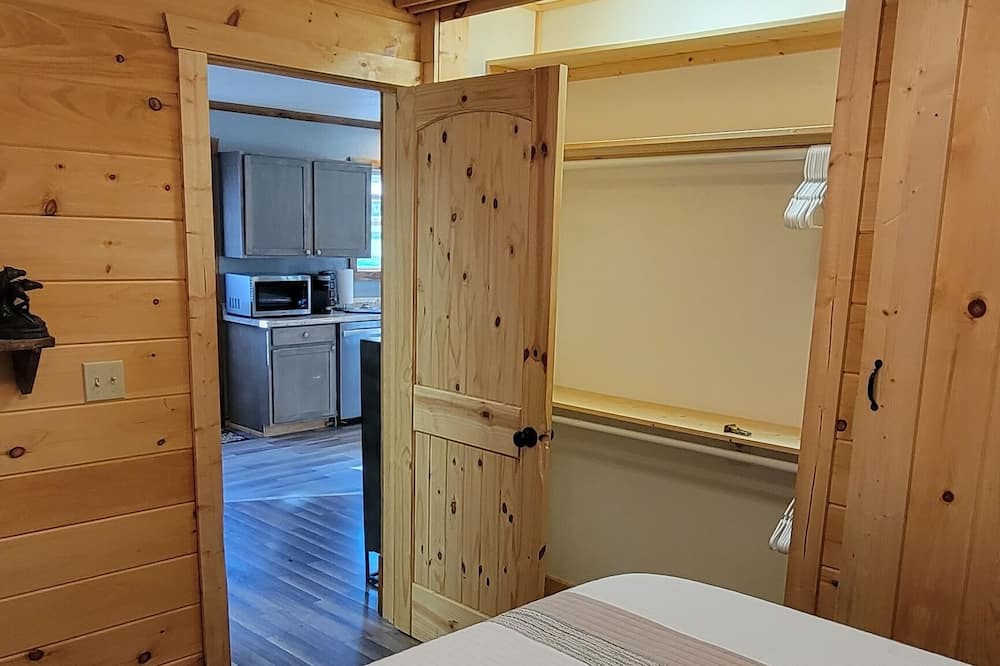 Photo of Bedroom in Hayesville