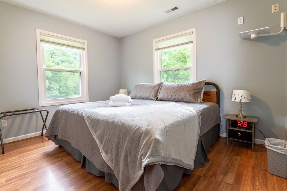 Photo of Bedroom in Marshall