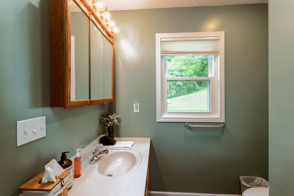 Photo of Bathroom in Marshall